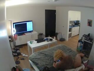 Gömd kamera catches fusk blm granne knull min tonårs hustru i min egen säng