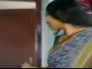 Warga india glorious ghairah desi aunty mengambil beliau saree off dan kemudian menghisap aci beliau devor sebahagian 1 - wowmoyback