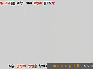 Choi em tren ghe ra day nuoc - Muong18.com